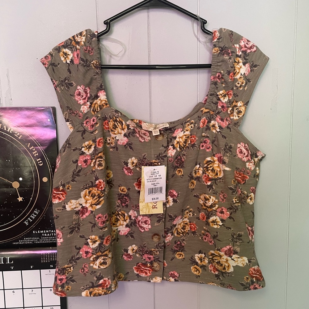 NWT Rewind Floral Sage Green Botton Top ~ HP 🎉 - Picture 2 of 8